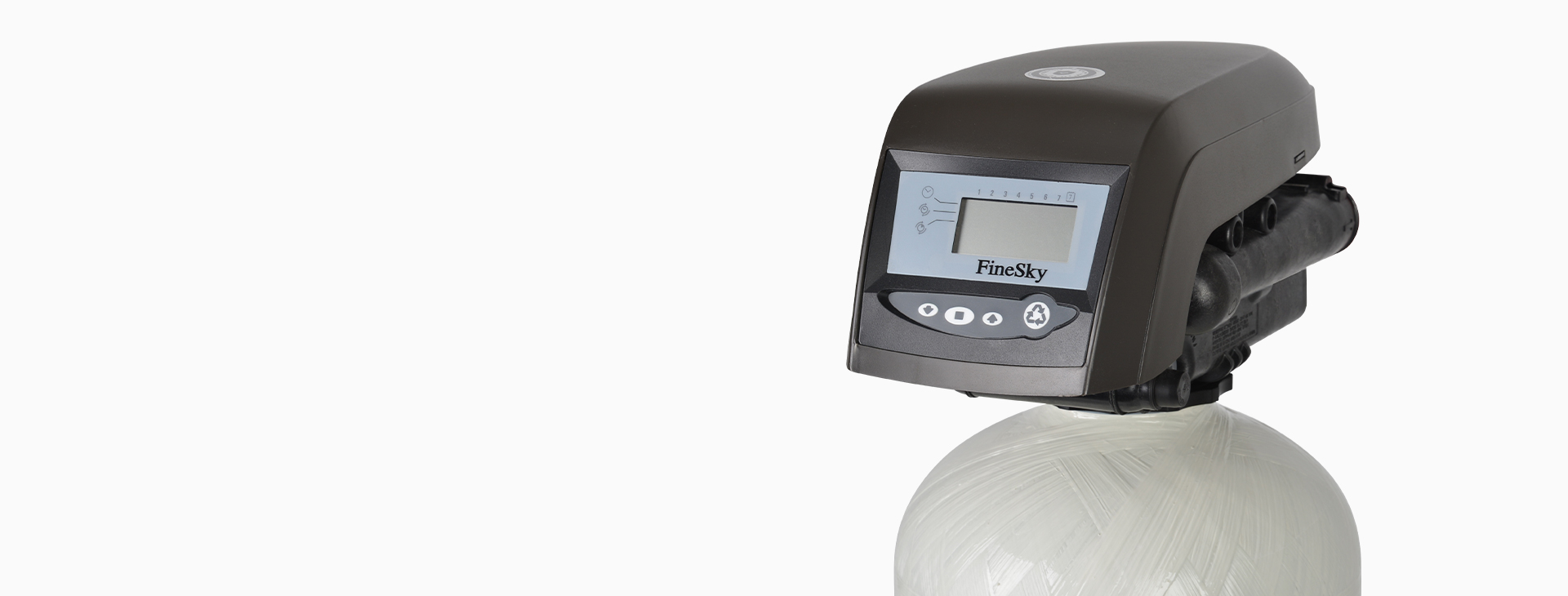 <h4>全自動(dòng)操作<br></h4>
<p>AUTOTROL高性能電子閥頭，根據(jù)使用需求設(shè)定自動(dòng)反沖時(shí)間，對(duì)內(nèi)部濾料進(jìn)行沖洗維護(hù)，確保凈水品質(zhì)。</p>